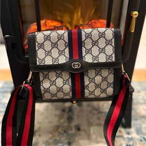 AUTHENTIC GUCCI Crossbody bag purse handbag clutch Fanny tote vintage gg navy